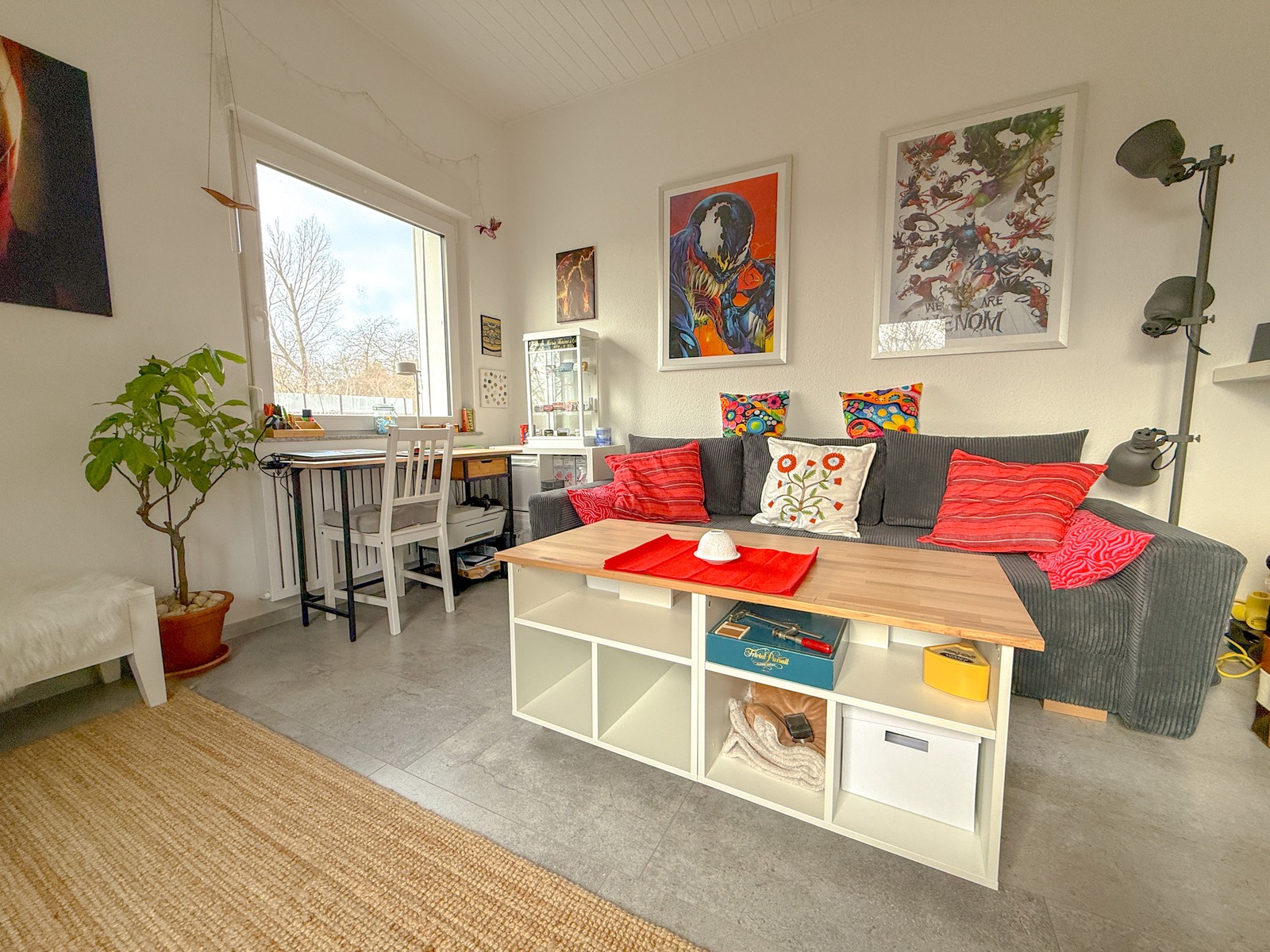Modernisierte Hochparterre-Wohnung mit Garage: Balkon, Gartennutzung und Kaminoption inklusive